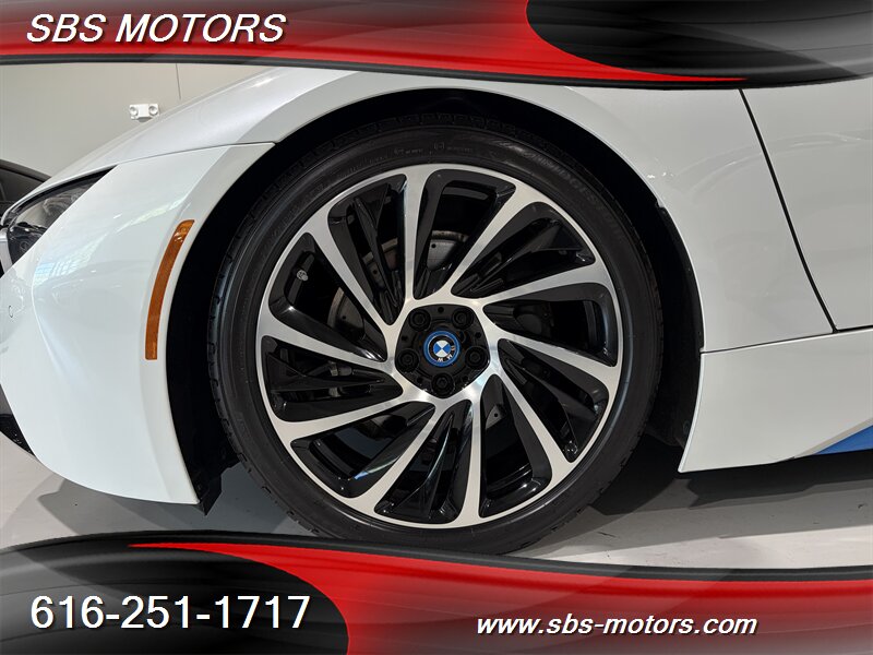 2015 BMW i8 - Photo 8 - Grand Rapids, MI 49512