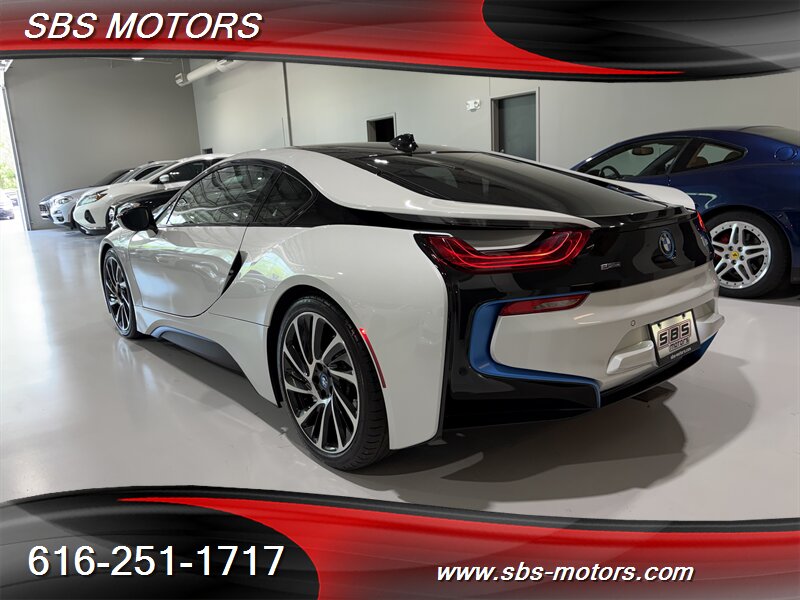 2015 BMW i8 - Photo 26 - Grand Rapids, MI 49512