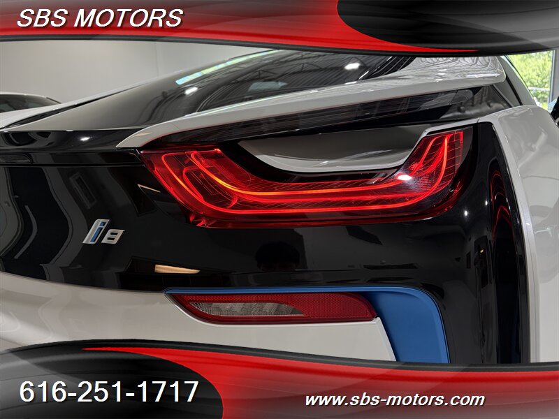 2015 BMW i8 - Photo 29 - Grand Rapids, MI 49512