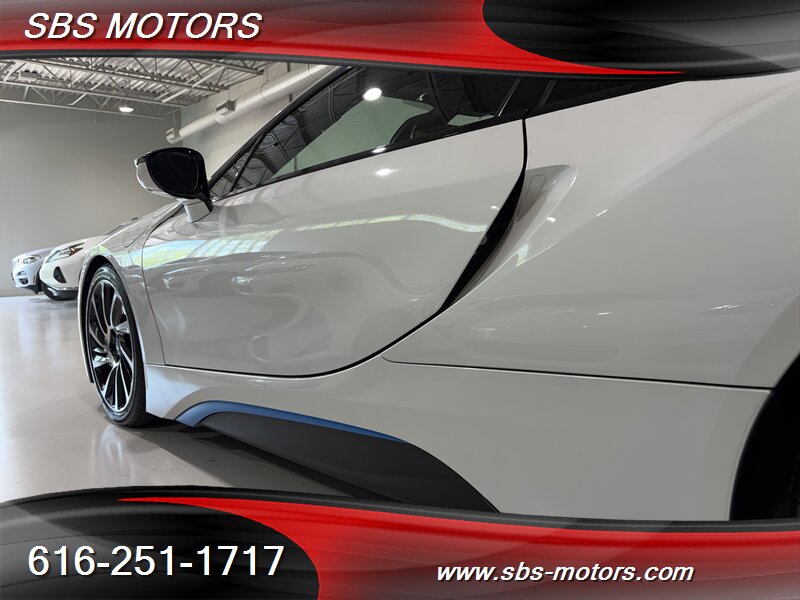 2015 BMW i8 - Photo 9 - Grand Rapids, MI 49512