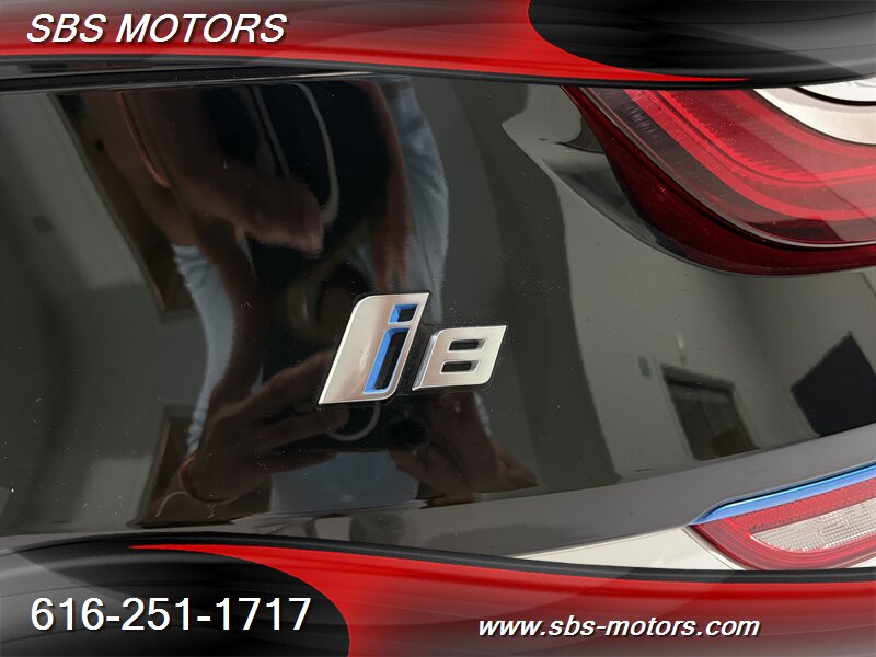 2015 BMW i8 - Photo 30 - Grand Rapids, MI 49512