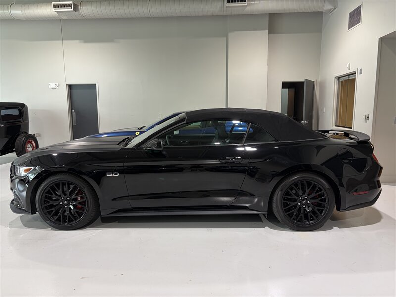 2017 Ford Mustang GT Premium - Photo 10 - Grand Rapids, MI 49512