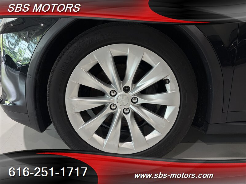 2017 Tesla Model X 100D - Photo 8 - Grand Rapids, MI 49512