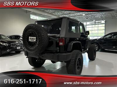2015 Jeep Wrangler Rubicon   - Photo 7 - Grand Rapids, MI 49512