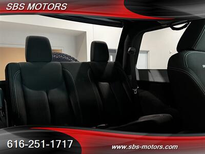 2015 Jeep Wrangler Rubicon   - Photo 14 - Grand Rapids, MI 49512