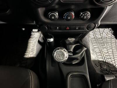2015 Jeep Wrangler Rubicon   - Photo 12 - Grand Rapids, MI 49512