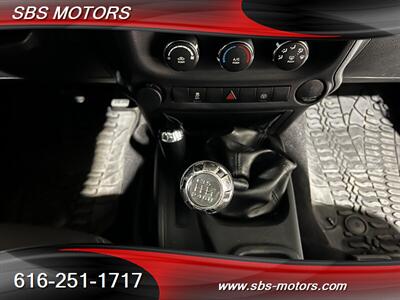2015 Jeep Wrangler Rubicon   - Photo 12 - Grand Rapids, MI 49512