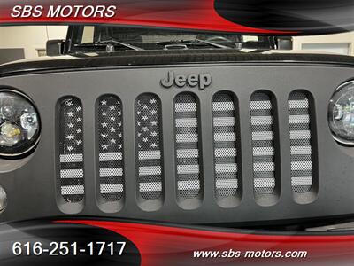 2015 Jeep Wrangler Rubicon   - Photo 3 - Grand Rapids, MI 49512