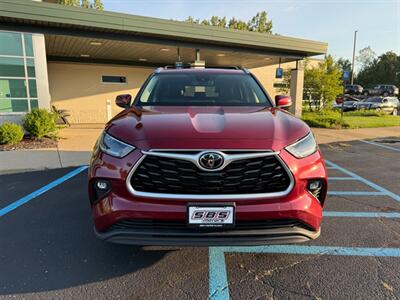 2021 Toyota Highlander XLE - Photo 2 - Grand Rapids, MI 49512