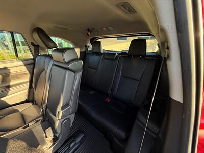 2021 Toyota Highlander XLE - Photo 3 - Grand Rapids, MI 49512