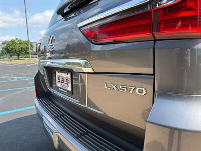 2018 Lexus LX 570 Three-Row - Photo 20 - Grand Rapids, MI 49512