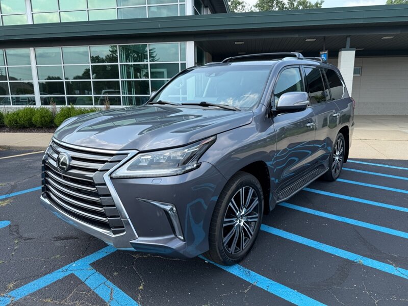 2018 Lexus LX 570 Three-Row - Photo 7 - Grand Rapids, MI 49512