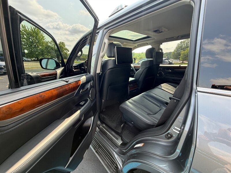 2018 Lexus LX 570 Three-Row - Photo 46 - Grand Rapids, MI 49512
