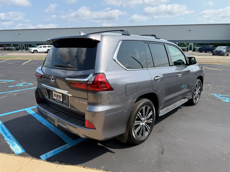 2018 Lexus LX 570 Three-Row - Photo 19 - Grand Rapids, MI 49512
