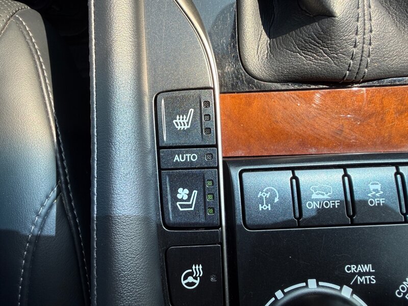 2018 Lexus LX 570 Three-Row - Photo 37 - Grand Rapids, MI 49512