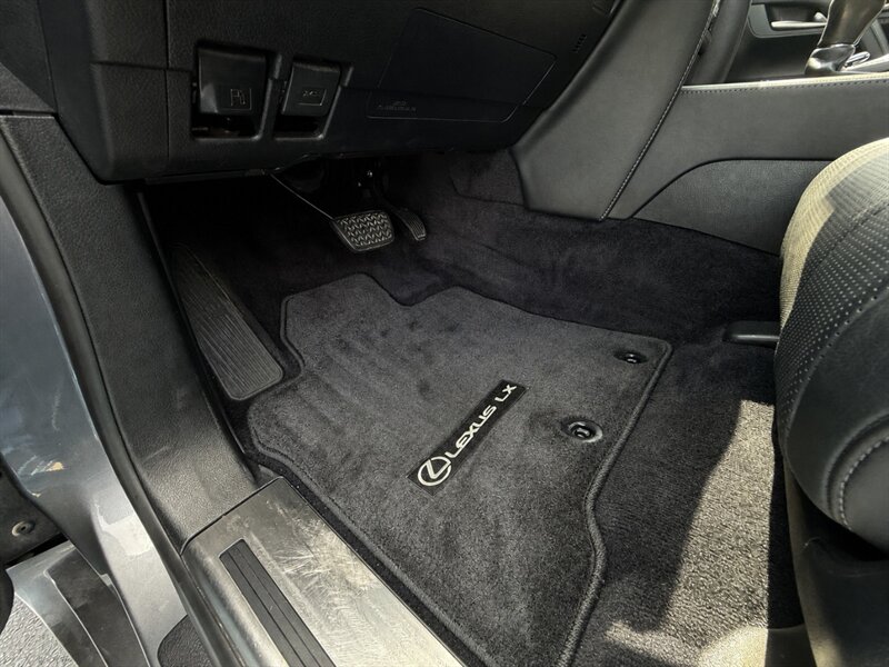 2018 Lexus LX 570 Three-Row - Photo 24 - Grand Rapids, MI 49512