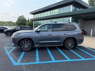 2018 Lexus LX 570 Three-Row - Photo 10 - Grand Rapids, MI 49512