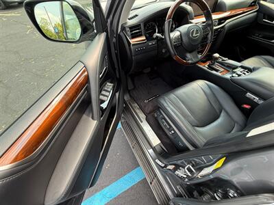 2018 Lexus LX 570 Three-Row - Photo 22 - Grand Rapids, MI 49512