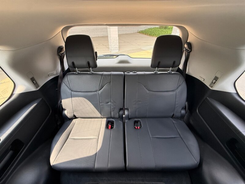 2018 Lexus LX 570 Three-Row - Photo 4 - Grand Rapids, MI 49512