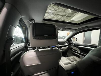 2017 Toyota Highlander Hybrid XLE   - Photo 12 - Grand Rapids, MI 49512