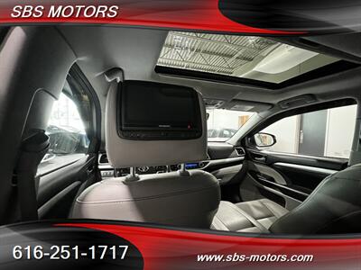 2017 Toyota Highlander Hybrid XLE   - Photo 12 - Grand Rapids, MI 49512