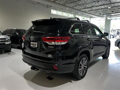 2017 Toyota Highlander Hybrid XLE   - Photo 5 - Grand Rapids, MI 49512
