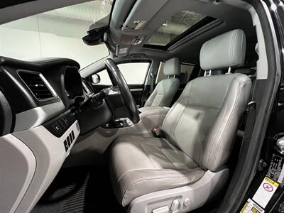 2017 Toyota Highlander Hybrid XLE   - Photo 8 - Grand Rapids, MI 49512