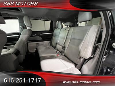 2017 Toyota Highlander Hybrid XLE   - Photo 11 - Grand Rapids, MI 49512