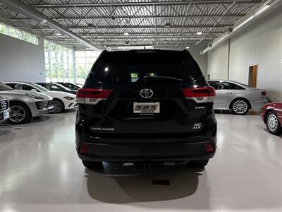 2017 Toyota Highlander Hybrid XLE   - Photo 6 - Grand Rapids, MI 49512