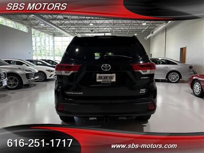 2017 Toyota Highlander Hybrid XLE   - Photo 6 - Grand Rapids, MI 49512