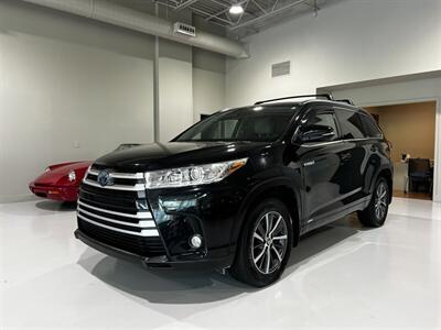 2017 Toyota Highlander Hybrid XLE   - Photo 3 - Grand Rapids, MI 49512