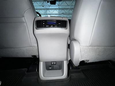 2017 Toyota Highlander Hybrid XLE   - Photo 13 - Grand Rapids, MI 49512
