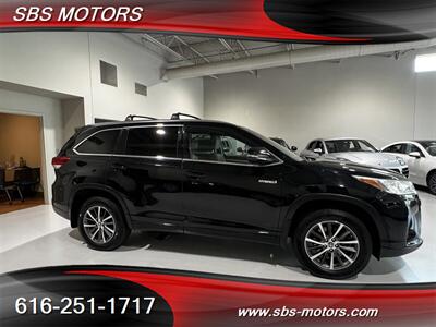 2017 Toyota Highlander Hybrid XLE   - Photo 4 - Grand Rapids, MI 49512