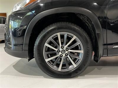 2017 Toyota Highlander Hybrid XLE   - Photo 16 - Grand Rapids, MI 49512
