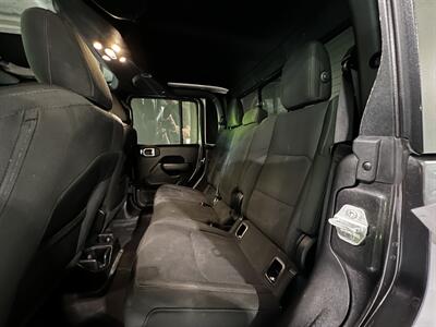 2022 Jeep Gladiator Willys   - Photo 13 - Grand Rapids, MI 49512