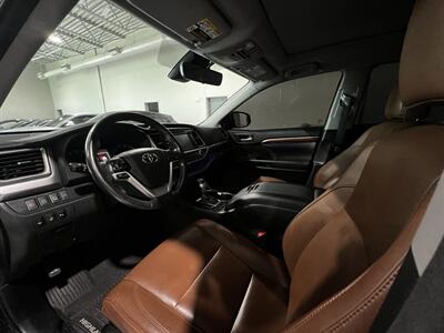 2018 Toyota Highlander Limited Platinum   - Photo 10 - Grand Rapids, MI 49512