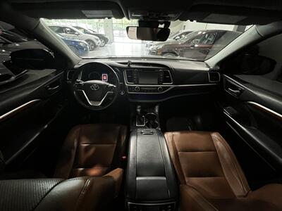 2018 Toyota Highlander Limited Platinum   - Photo 11 - Grand Rapids, MI 49512
