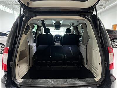 2016 Chrysler Town and Country Touring   - Photo 7 - Grand Rapids, MI 49512