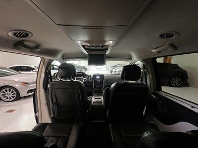 2016 Chrysler Town and Country Touring   - Photo 15 - Grand Rapids, MI 49512