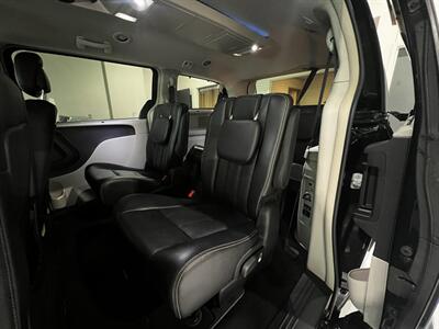 2016 Chrysler Town and Country Touring   - Photo 13 - Grand Rapids, MI 49512