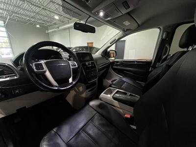 2016 Chrysler Town and Country Touring   - Photo 11 - Grand Rapids, MI 49512