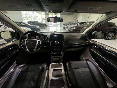 2016 Chrysler Town and Country Touring   - Photo 12 - Grand Rapids, MI 49512