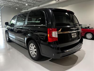 2016 Chrysler Town and Country Touring   - Photo 5 - Grand Rapids, MI 49512