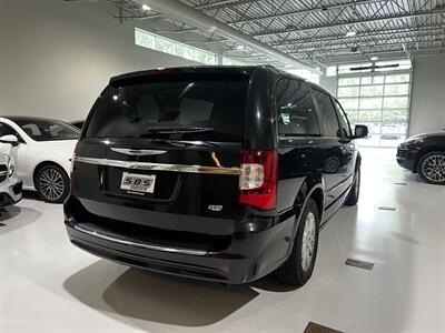 2016 Chrysler Town and Country Touring   - Photo 8 - Grand Rapids, MI 49512