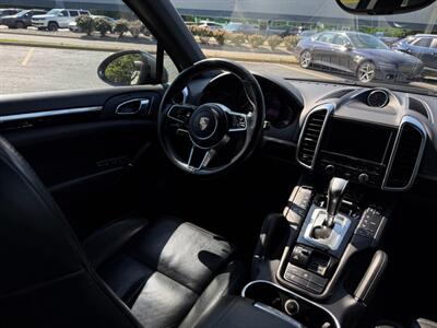 2016 Porsche Cayenne   - Photo 24 - Grand Rapids, MI 49512