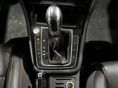 2017 Volkswagen Golf GTI SE   - Photo 9 - Grand Rapids, MI 49512