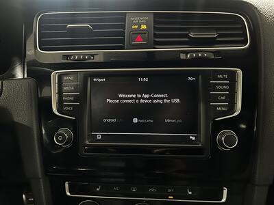 2017 Volkswagen Golf GTI SE   - Photo 8 - Grand Rapids, MI 49512