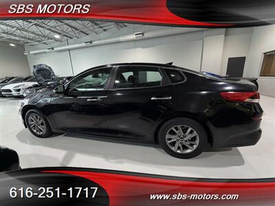 2019 Kia Optima LX - Photo 4 - Grand Rapids, MI 49512