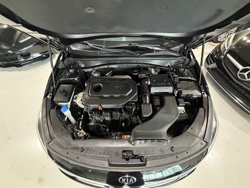 2019 Kia Optima LX - Photo 16 - Grand Rapids, MI 49512