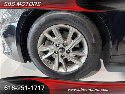 2019 Kia Optima LX - Photo 15 - Grand Rapids, MI 49512